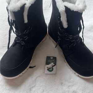 New Universal Thread Women's Black and White Winter Boots Size 10